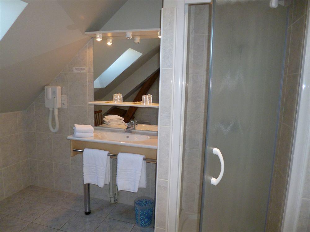 Hotel Logis Du Cygne 3*
