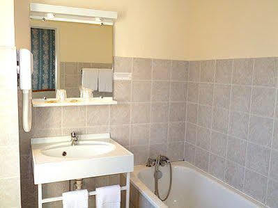 Hotel Logis Du Cygne 3*