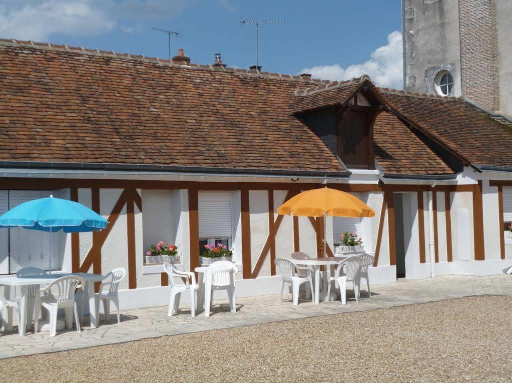 Hotel Logis Du Cygne 3*